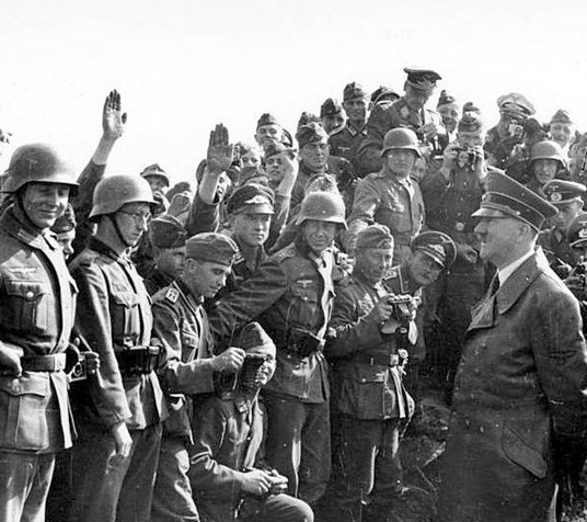 [oste-hitler-visiting-his-troops-ww2-second-world-war-history-pictures-images-photos-pics-001%255B4%255D.jpg]