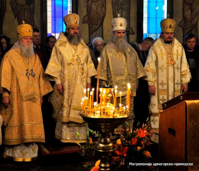 МИТРОПОЛИТ АМФИЛОХИЈЕ СЛУЖИО У ХРАМУ СВЕТА ТРИ ЈЕРАРХА У ПАРИЗУ