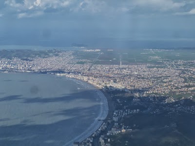 Imagini Albania: Orasul Durres vazut din avion