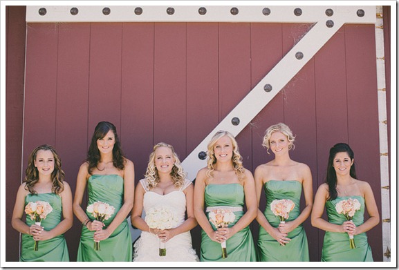 strawberry-farms-wedding-photos-blogger-boquet-white-bride-groom-bridesmaid-green