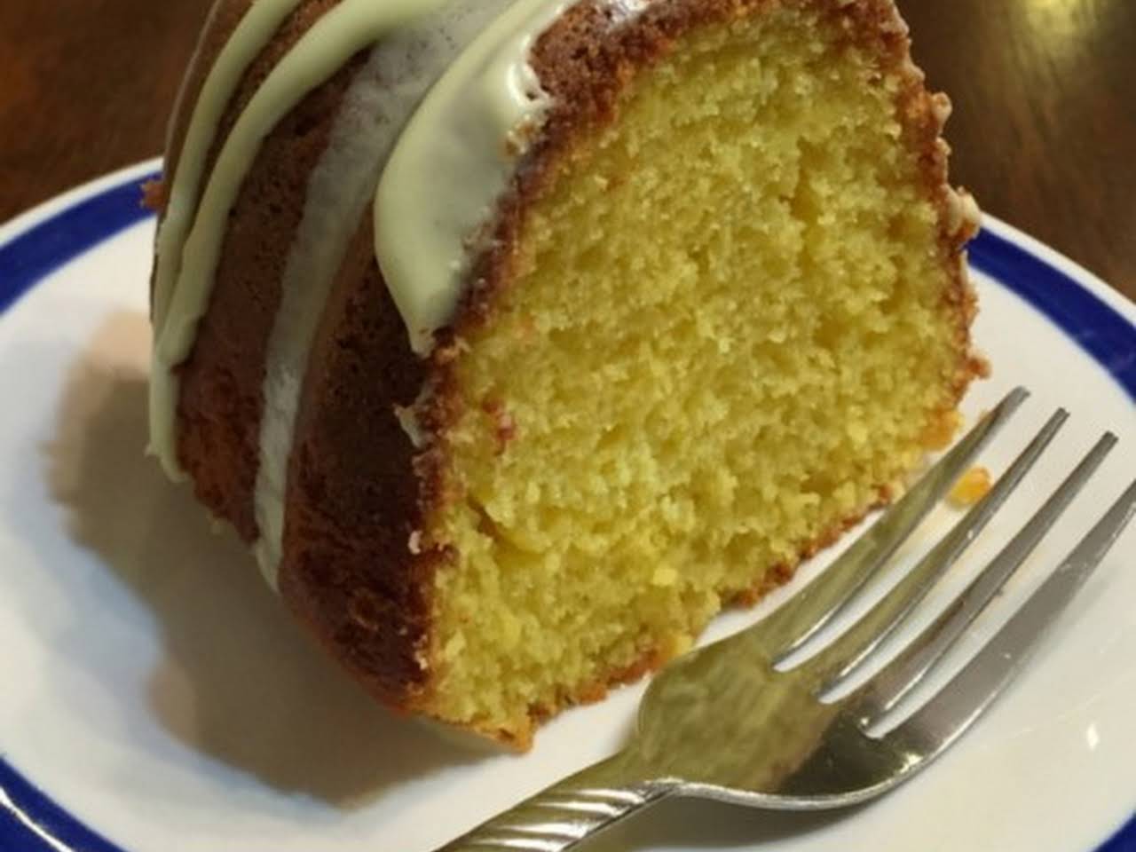 Duncan Hines Lemon Pound Cake / Nana could spy a good recipe and even though this isn't from