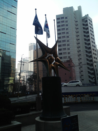 신한은행 100주년 기념 조형물