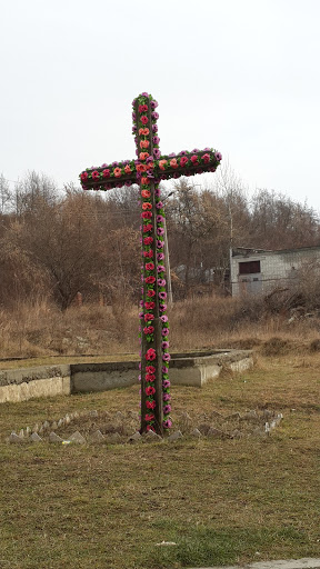 Хрест біля майбутньої церкви