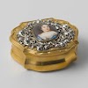 Snuifdoos met borstjuweel met portret van koningin Mary