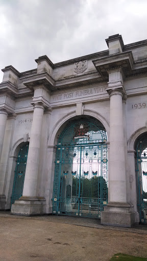 Entrance to Victoria Park