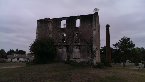 Distillerie En Ruine