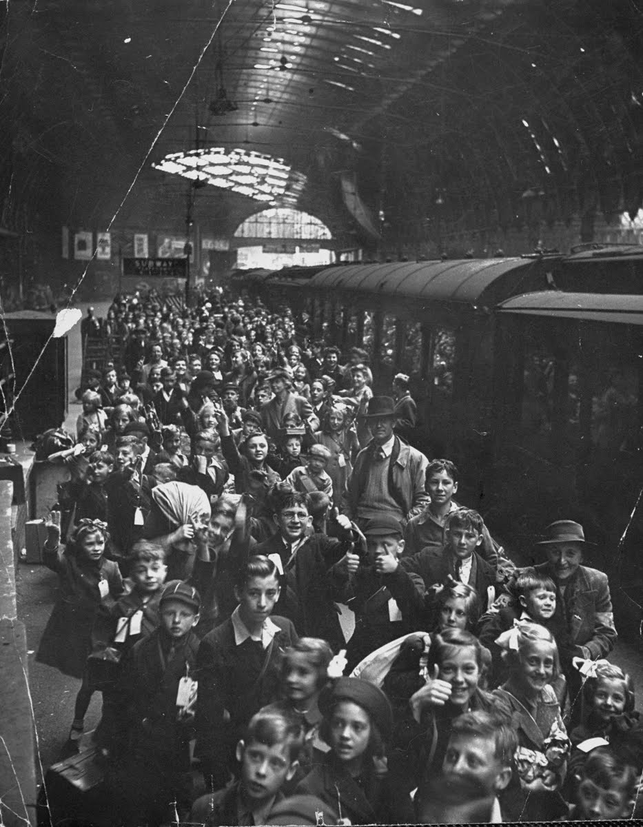 Evacuations of civilians in Britain during World War II — Google Arts