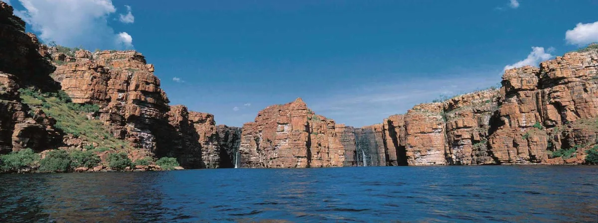 Silversea-Silver-Discoverer-Kimberley-Australia-King-George-Falls - Silver Discoverer takes you to explore King George Falls and the red cliffs of Kimberley, Australia.