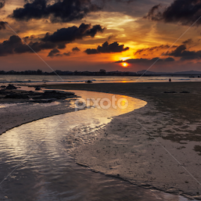 Mendung Masih Disini by Wan Azizi WS - Landscapes Sunsets & Sunrises