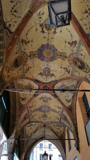 Storico Portico Decorato