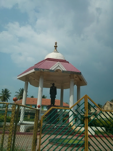 Sri K V Shankar Gowda Statue