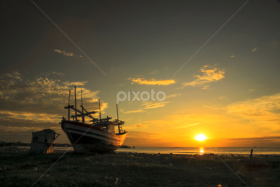 Meet The Rising Sun by I Ketut  Sadia - Transportation Boats