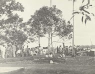 Textielmarkt aan een rivier