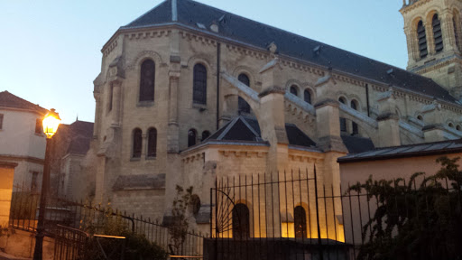 Vue De La Nef De L'église De St-Cloud