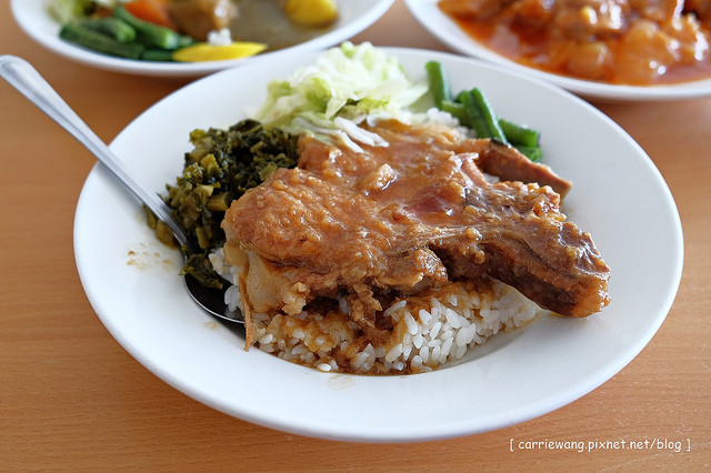 【台中小吃美食】大三元飯店。不便宜的便當店，多位名人來造訪，一到用餐時間就大排長龍，食尚玩家也來採訪