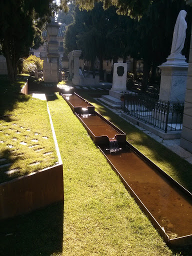 Fuente Cementerio