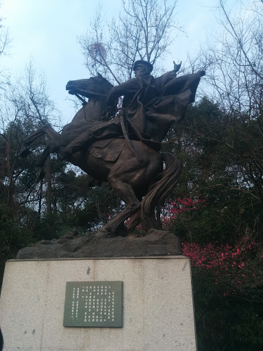 骑马者雕塑