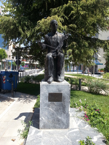 Γεώργιος Πετρίδης Statue