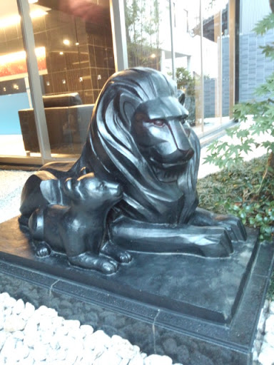 親子のライオン像