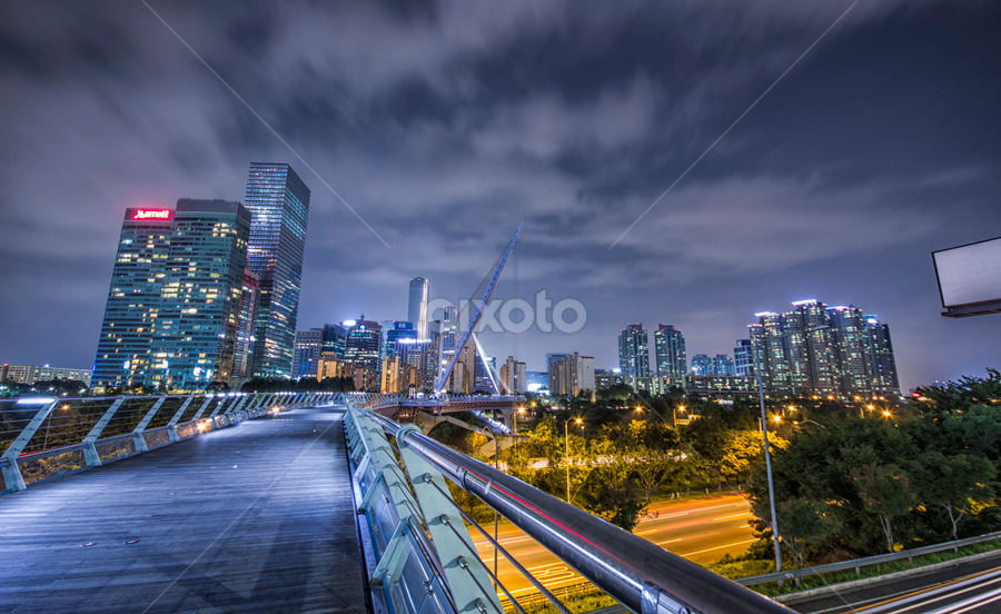 singgil pedestrian bridge by Axell Rawk - City,  Street & Park Night