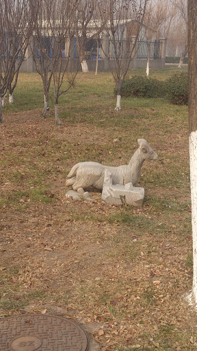 西苑山羊雕塑