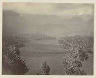Zicht vanaf de Borobudur op de berg Menorah.