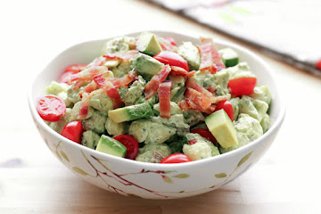 Bacon Avocado Tomato Pasta Salad
