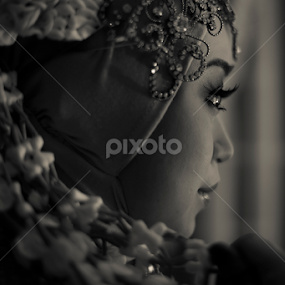 when love came by Mohammad Bujang - People Portraits of Women