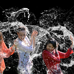 Girls in splash by Hendrik Cuaca - People Street & Candids