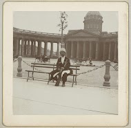 Koopman bij de Kazan kathedraal in Sint-Petersburg.