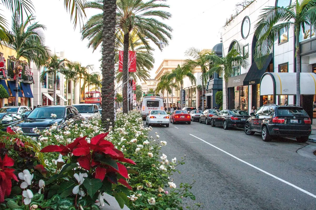 rodeo-drive-beverly-hills-los-angeles - Rodeo Drive in Beverly Hills, California.