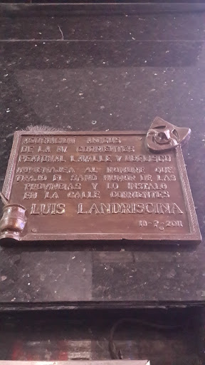 Placa Homenaje a Luis Landrisina