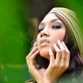 Hmmm..... by Soen Photoworks - People Portraits of Women