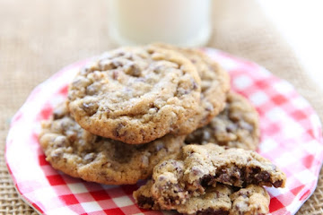 Copycat DoubleTree Hotel Chocolate Chip Cookies