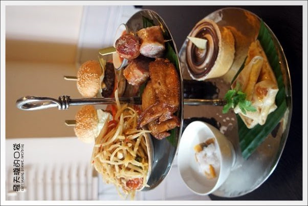 【台中下午茶】Kiki Thai Café。泰式餐廳也有賣二層下午茶~