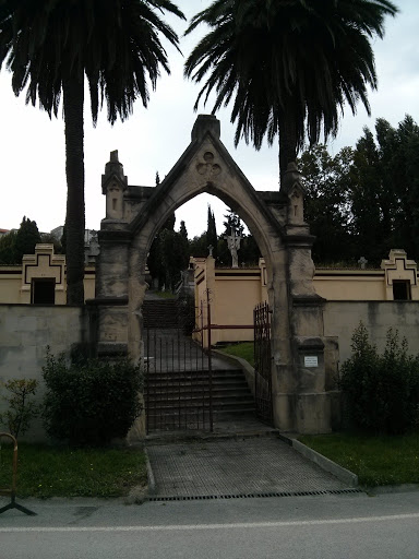 Entrada Cementerio De Arangoiti 
