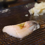 坐著做。壽司本店