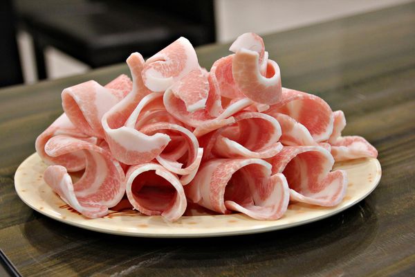 【齊味麻辣鴛鴦火鍋】湯頭濃，推鍋底