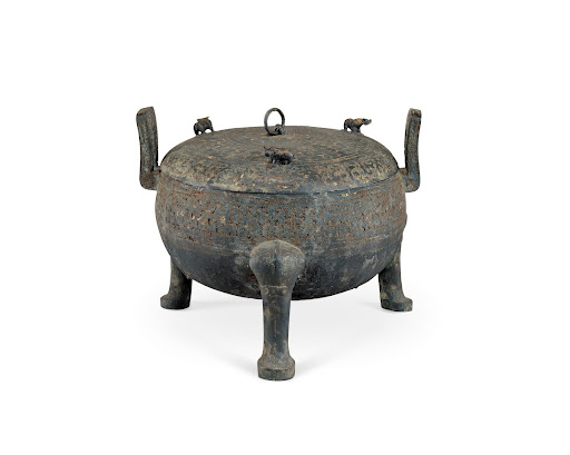 Lidded Bronze Ding with Bull-shaped Knob