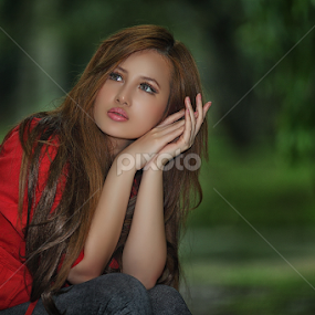pure beauty ..... by Sahid Djatmika - People Portraits of Women