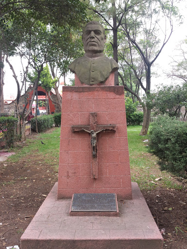 Busto Y Cruz