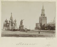 Rode Plein in Moskou met de Basiliuskathedraal, het monument voor Minin en Pozharsky en de Spasskayatoren