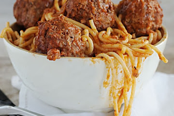 A Thankful Belly {Recipe: Mom's Spaghetti and Meatballs}