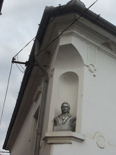 Mihai Eminescu Statuie