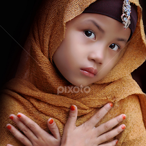 putri pertiwi by Yudi Prabowo - Babies & Children Child Portraits