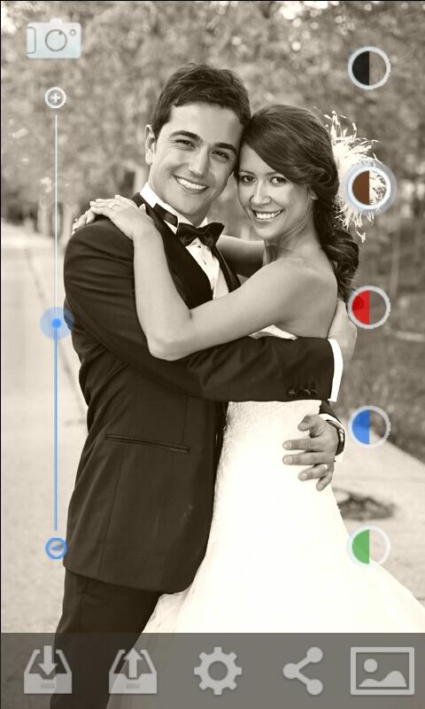 Black and White Camera PRO Screen 3