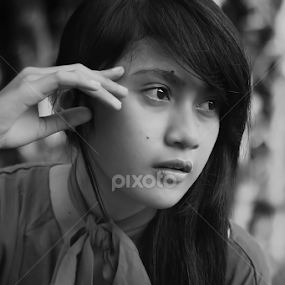 miss black and white love by Bayu Shutter - Novices Only Portraits & People