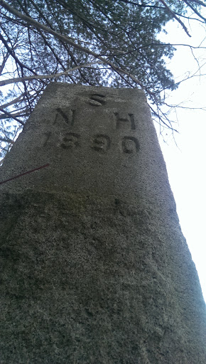 S NH Monument