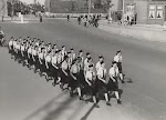 Optocht van meisjes van de Jeugdstorm. Fotodienst NSB, 1942