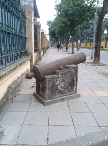 Cannon at Military Museum